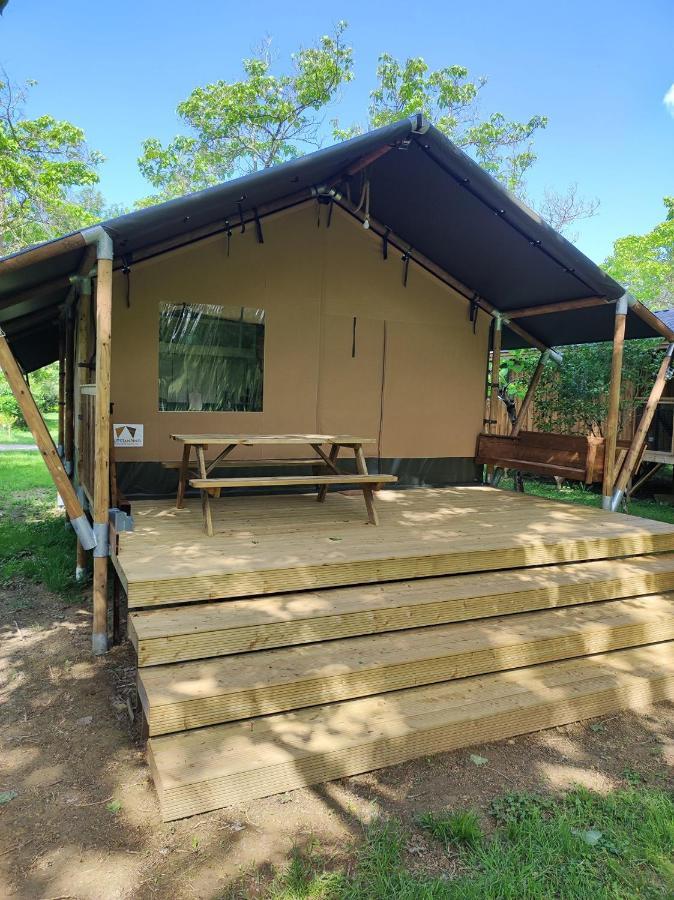 Camping Le Mouliat Hotel Moncrabeau Buitenkant foto