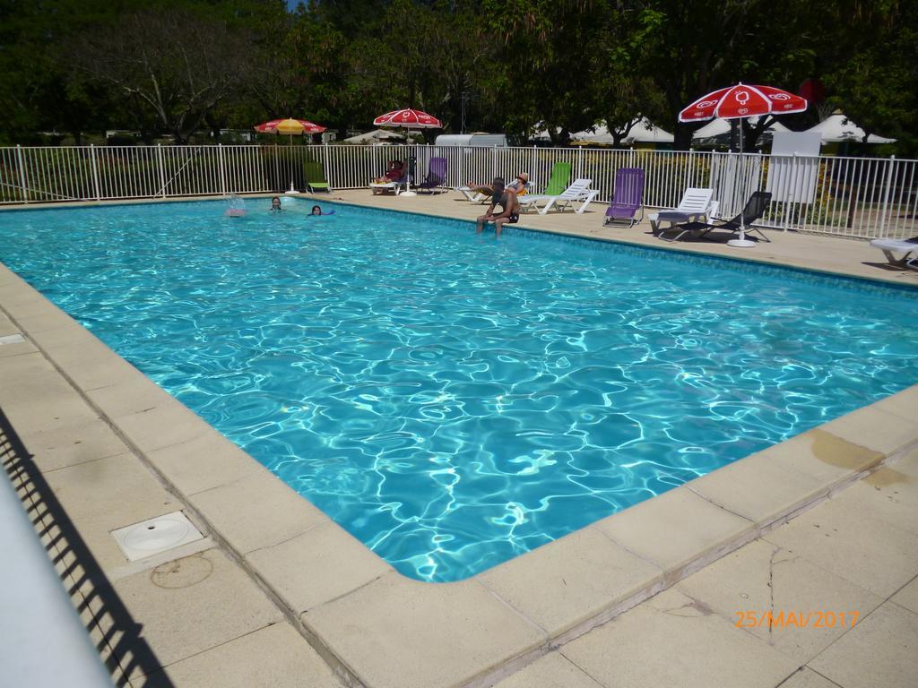 Camping Le Mouliat Hotel Moncrabeau Buitenkant foto