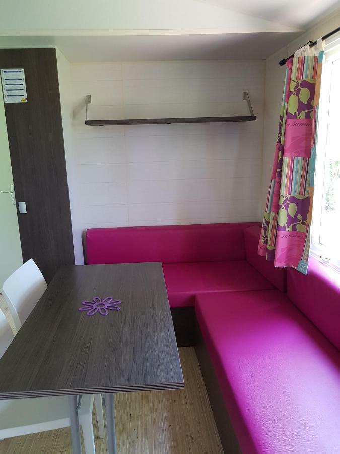 Camping Le Mouliat Hotel Moncrabeau Buitenkant foto