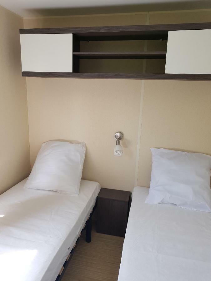 Camping Le Mouliat Hotel Moncrabeau Buitenkant foto