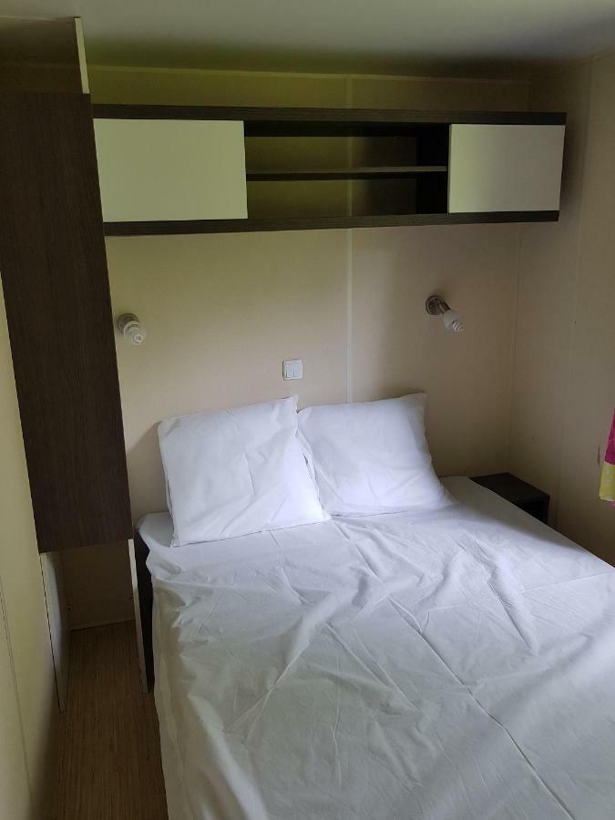 Camping Le Mouliat Hotel Moncrabeau Buitenkant foto