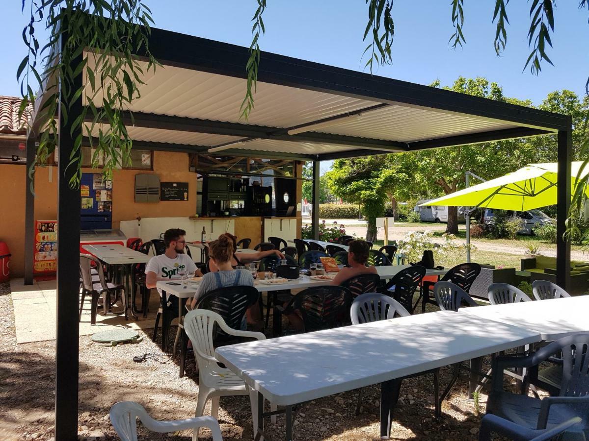 Camping Le Mouliat Hotel Moncrabeau Buitenkant foto